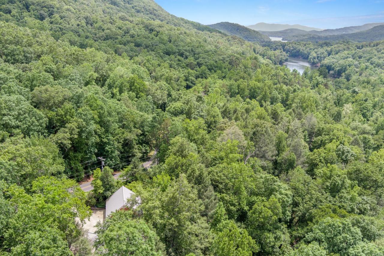 Falling Waters At Rumbling Bald Lake Lure Exteriör bild