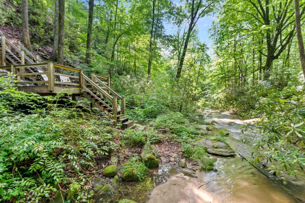 Falling Waters At Rumbling Bald Lake Lure Exteriör bild